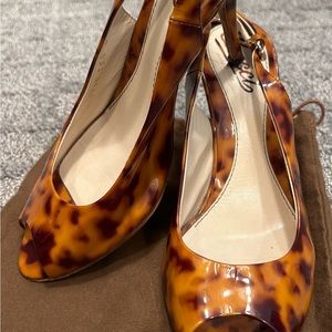 Gucci leopard patent leather sling back pumps